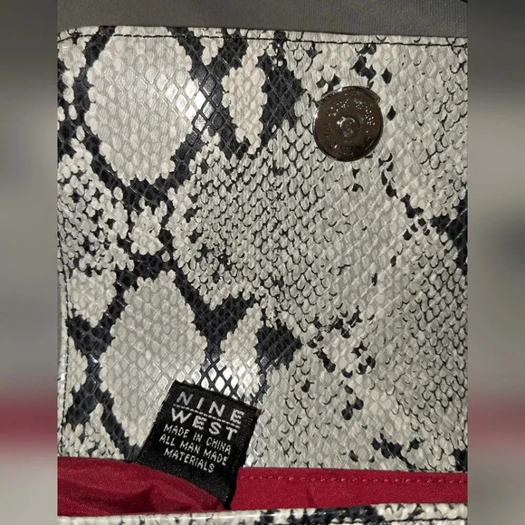 Nine West small shoulder purse - Picture 5 of 7